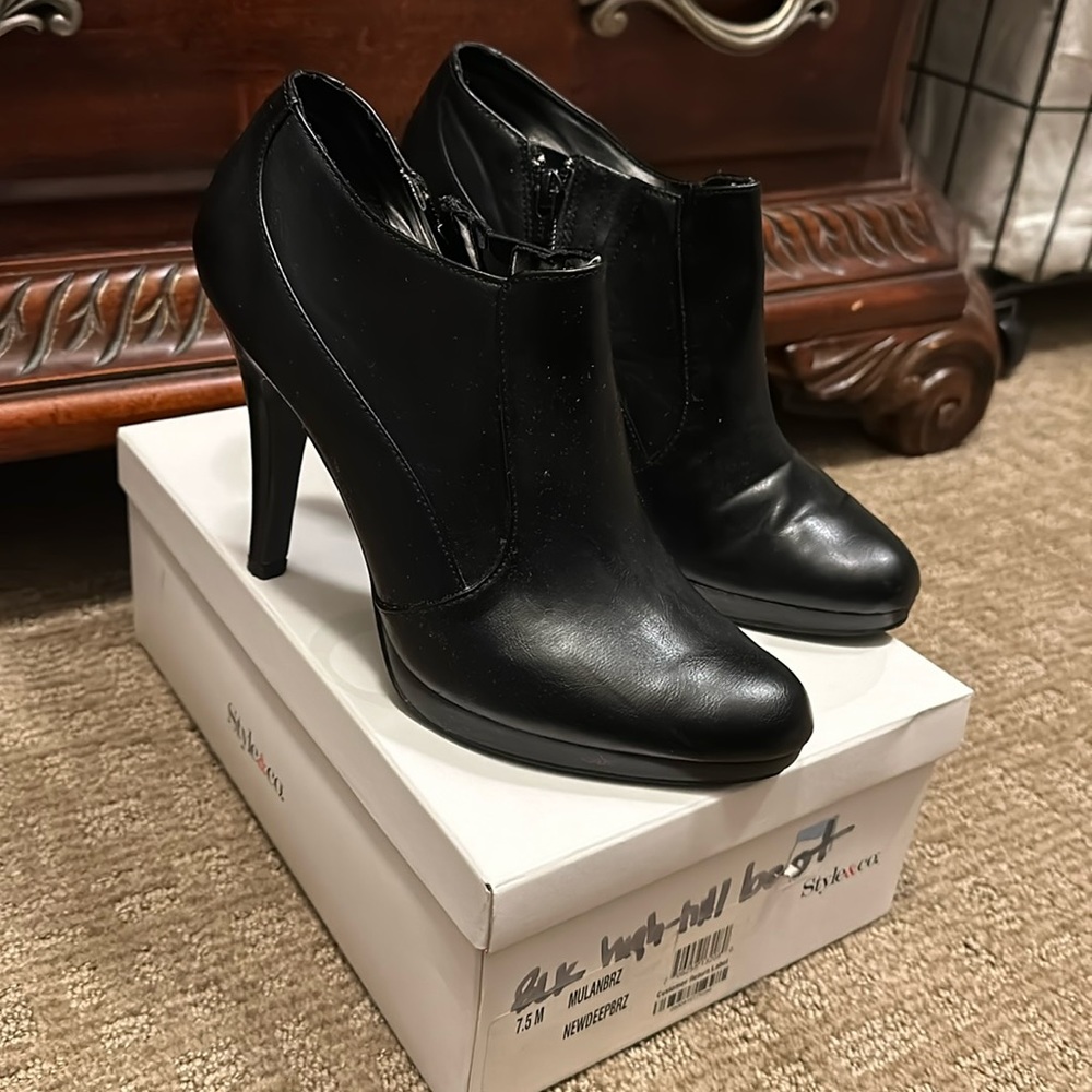 STYLE & CO high-heeled boots